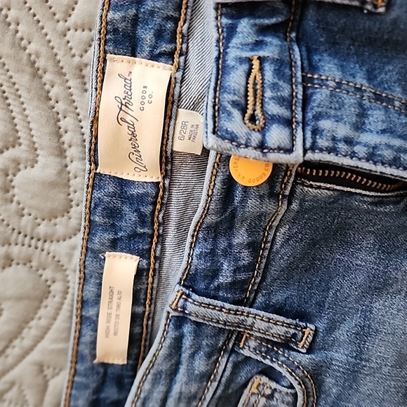 Universal Thread High Rise Straight Jeans Size 6/28R - Picture 2 of 3